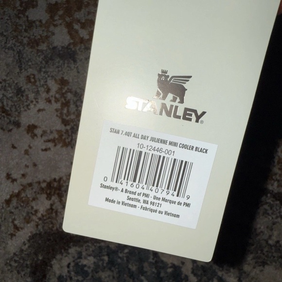 Stanley Cooler Bag 7.2QT Compact Leakproof Black 10 Cans/7.2qt Julienne Mini NEW - Picture 8 of 9